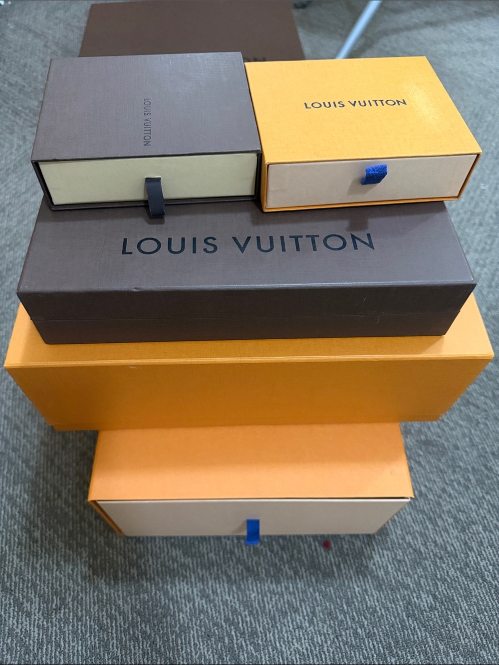 Gift boxes with dust bags